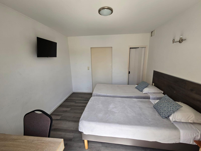Bedroom 4, Hôtel de la Poste, Alpes-Maritimes
