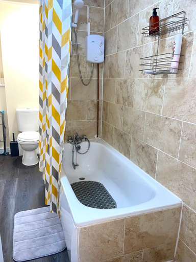 Bathroom 4, Penn Gardens 2 beds Apartment-2, London