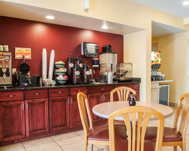 Food & Drinks 5, Econo Lodge Old Town, Bernalillo