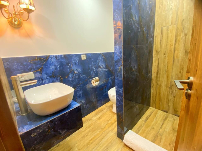Bathroom 2, Orange Kutaisi Hotel, Tskaltubo