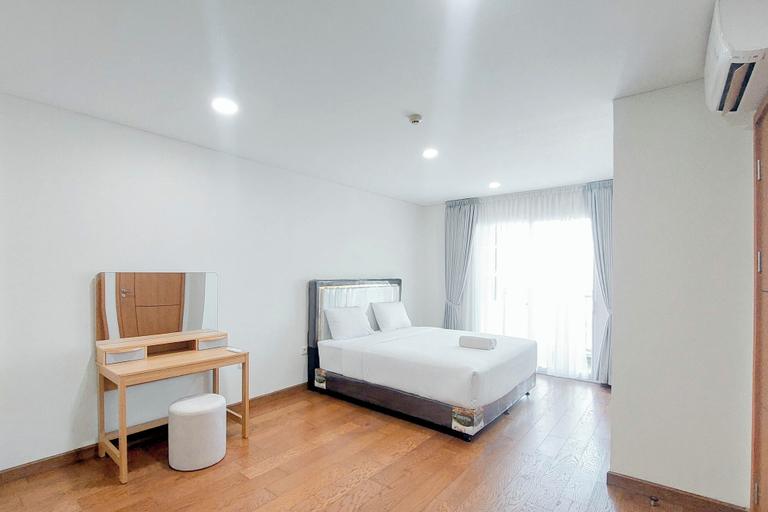Bedroom 2, Elegant 2BR Apartment at The Reiz Condominium Medan, Medan