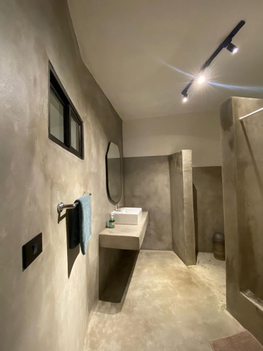 Bathroom 3, Laola Surf Camp, Tamanique