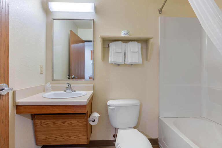 Bathroom 5, Suburban Studios Huntsville University Area, Madison
