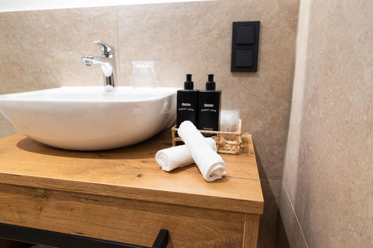 Bathroom 3, Hotel Restaurant Hafenwirt, Traunstein