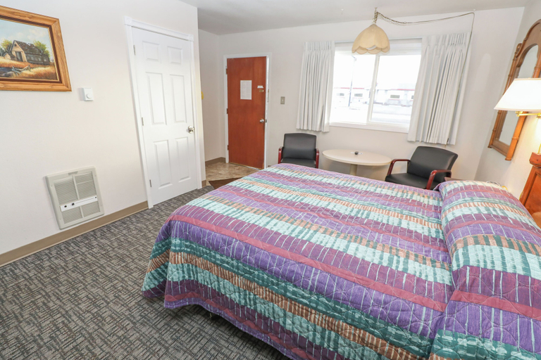 Bedroom 2, Condon Motel, Gilliam