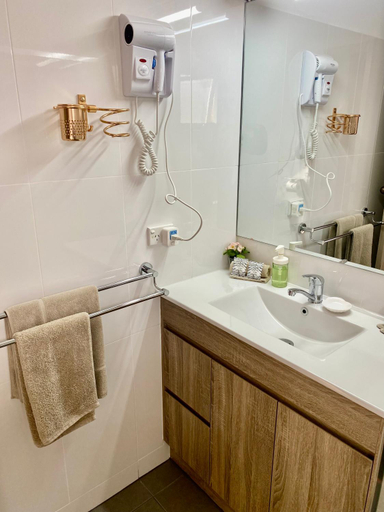 Bathroom 3, Jolly Swagman Motor Inn Euroa, Strathbogie