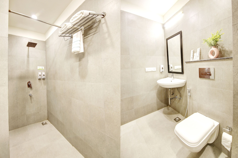 Bathroom 3, Saltstayz Select – Near Sohna Road City Center, Gurgaon