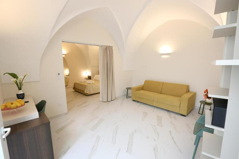 Others 3, LE DUE DIMORE, Lecce