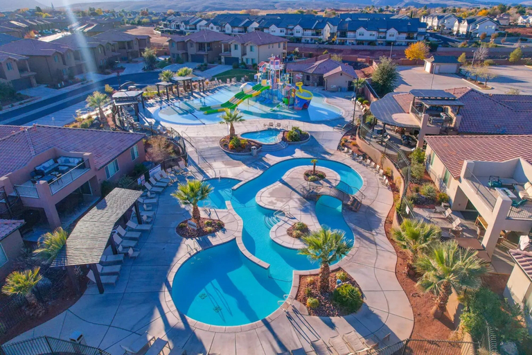 Others 3, Entire Home Paradise Pools 2 King Suites, Washington