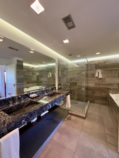 Others 5, Neper Select Hotel, Capital