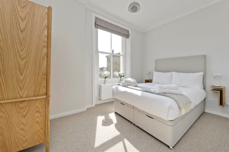 Others 4, Large & Wonderful 1 Bed, Pimlico, London