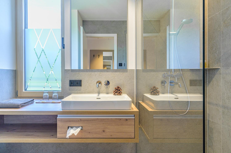 Bathroom 3, Hotel Die Alm, Ortenaukreis