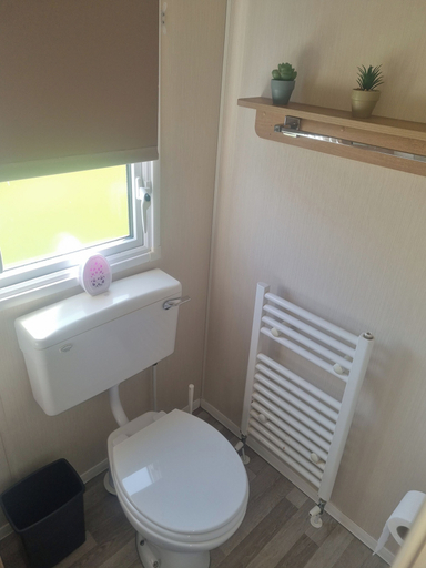 Bathroom 3, Trecco Bay Porthcawl 2-bed Caravan, Sleeps 6, Bridgend
