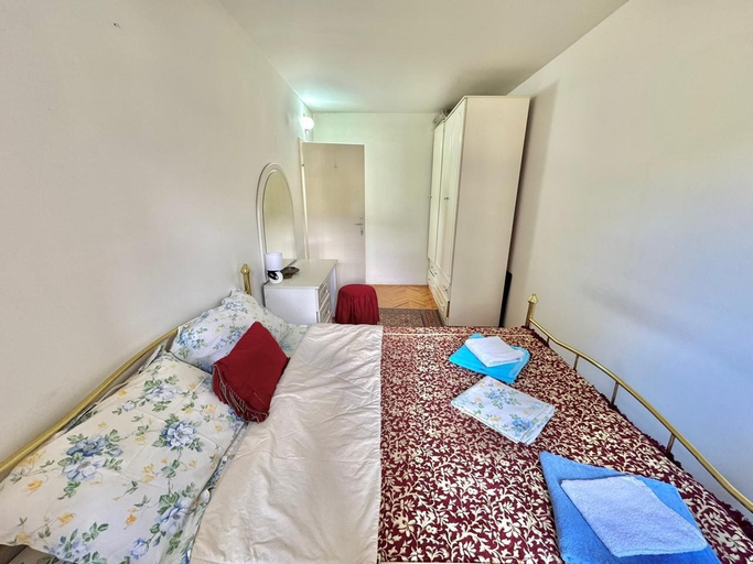 Others 3, Two Bedroom Apt near Slovenska Beach
