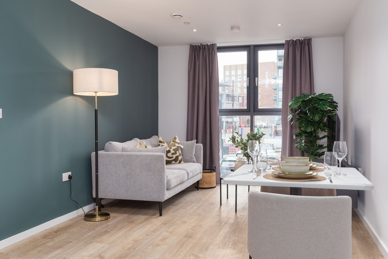 Room 5, Modern Vista Manchester, Manchester