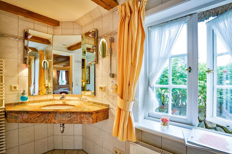 Bathroom 3, Hotel und Restaurant Jorg Muller, Nordfriesland