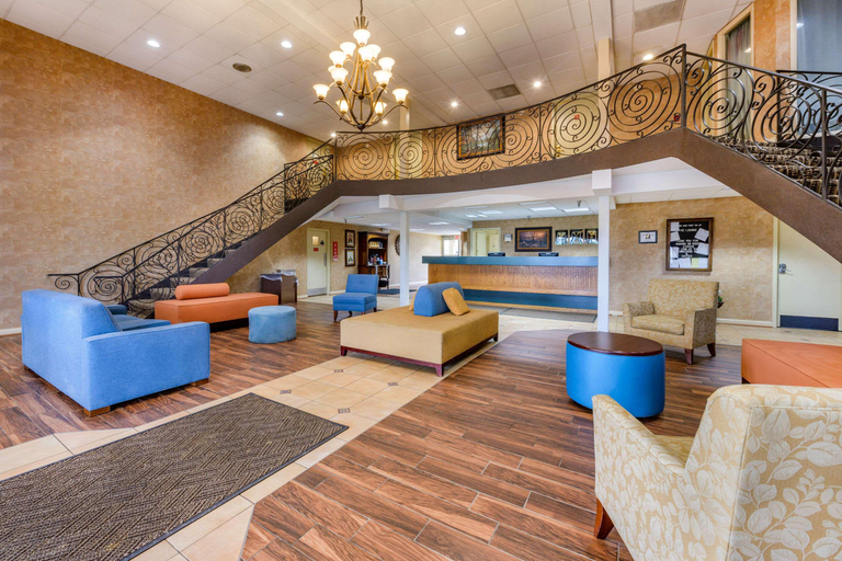 Public Area 3, Econo Lodge Inn & Suites Triadelphia - Wheeling, Ohio