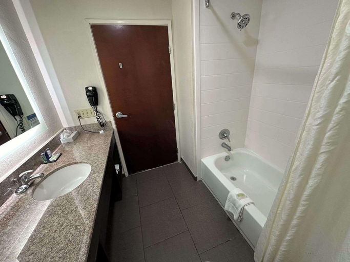 Bathroom, Sleep Inn & Suites Pineville - Alexandria, Rapides