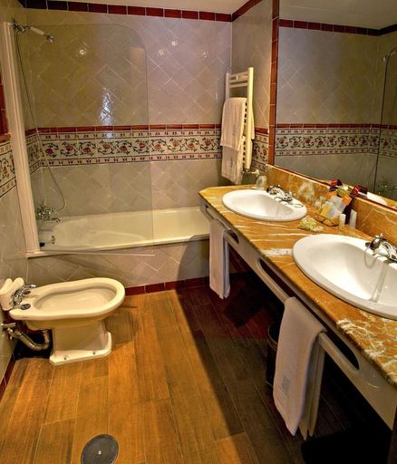 Bathroom 4, Agora Juan de Austria, Madrid