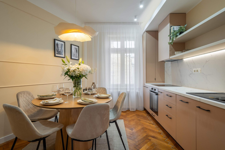 Others 4, Romanian Athenaeum Flat - Refined 3BR Steps from Calea Victoriei, Municipiul Bucuresti