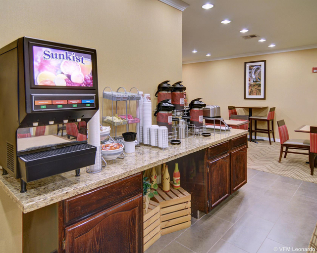 Food & Drinks 5, Roanoke Suites by IHG, Denton