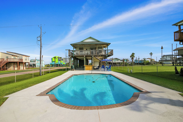 Sport & Beauty 1, Too Pool for School by Ryson Vacation Rentals, Galveston