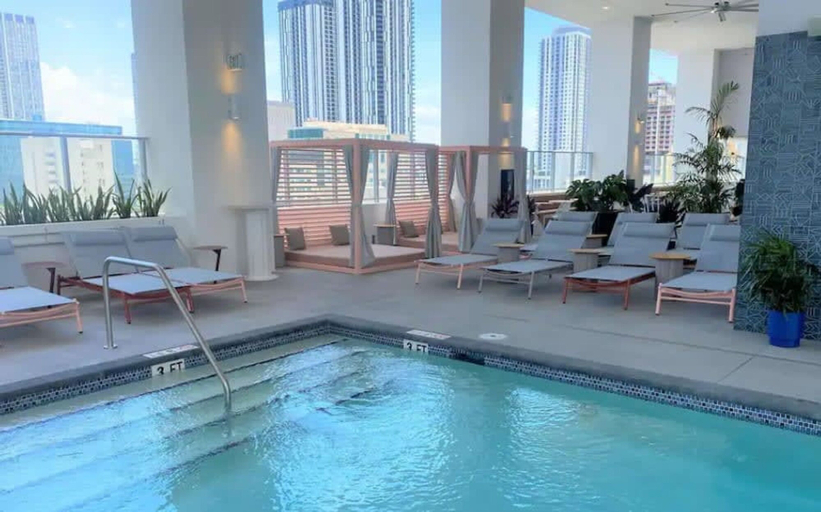 Room 2, Relax Above Miami Skyline Views Gym Pool, Miami-Dade