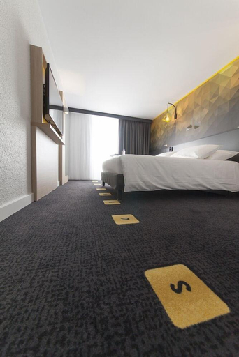 Bedroom 3, Hotel De France, Vienne