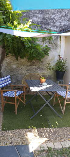 Others 5, Aupres du chateau, Maine-et-Loire