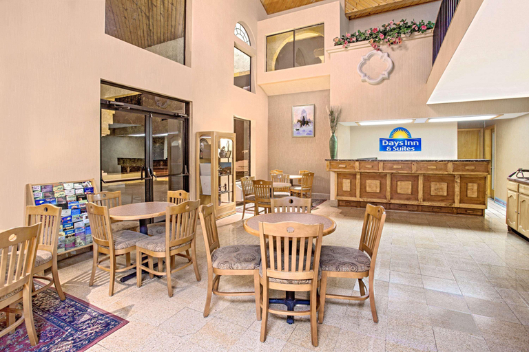 Public Area, Days Inn & Suites by Wyndham Red Rock-Gallup, McKinley