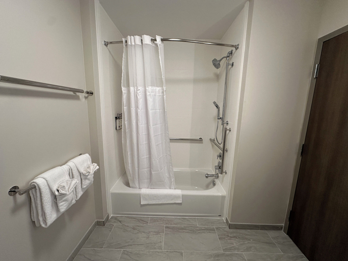 Bathroom 5, Holiday Inn Express PEOTONE by IHG, Will