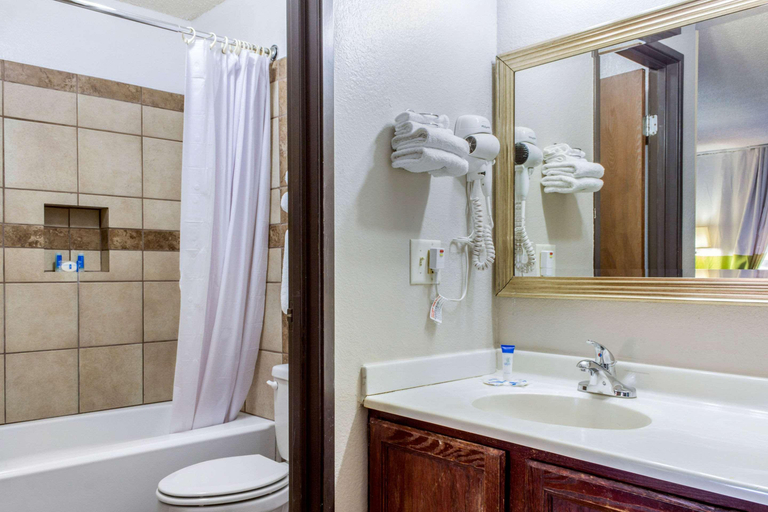 Bathroom, Rodeway Inn Sierra Vista, Cochise