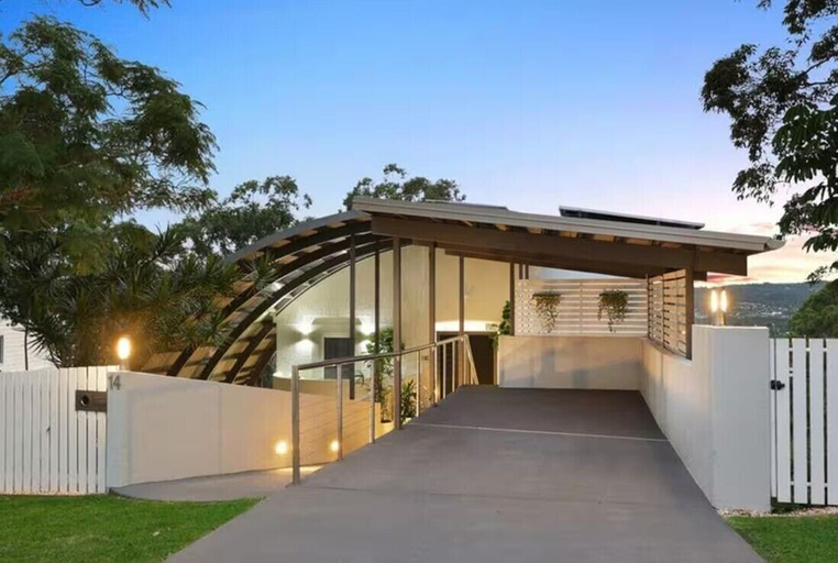 Exterior & Views, 6 Bedroom Oasis in Burleigh Heads, Gold Coast