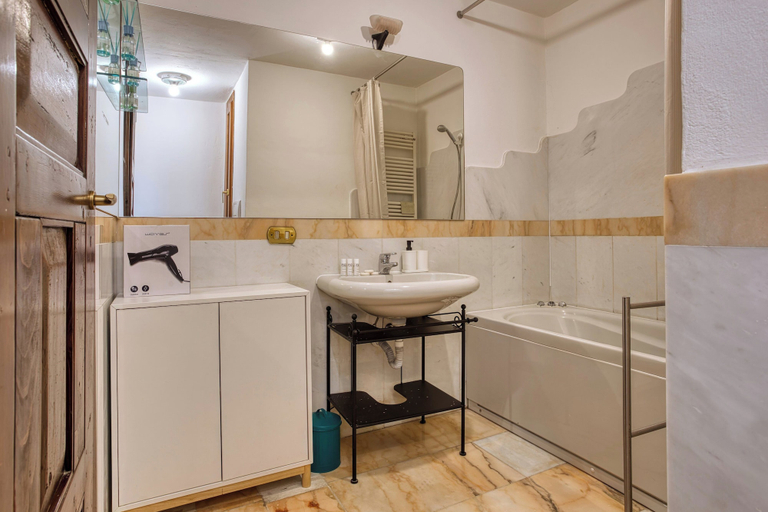 Bathroom 3, Inviting flat near the city centre, Milano