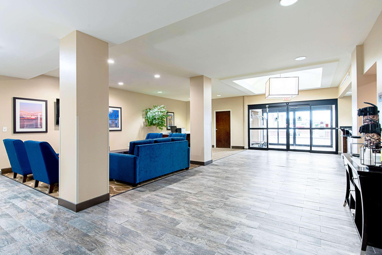 Public Area 2, Comfort Inn & Suites Pine Bluff, Jefferson