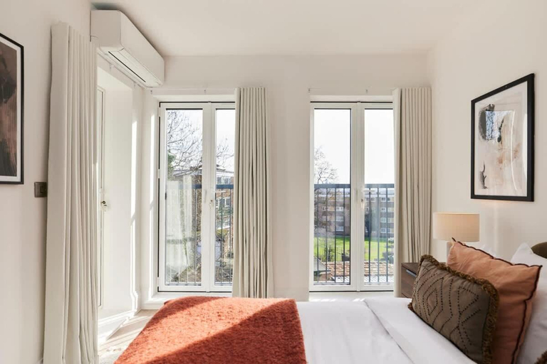 Bedroom 2, The Wembley Park Retreat - Modern 2BDR Flat with Balcony, London