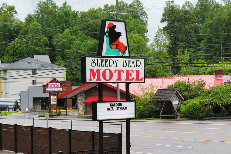 Exterior & Views 2, Sleepy Bear Motel, Sevier