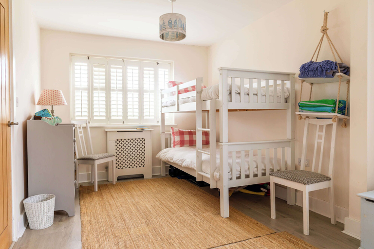 Room 5, Light-filled Family-friendly Beach House, West Sussex