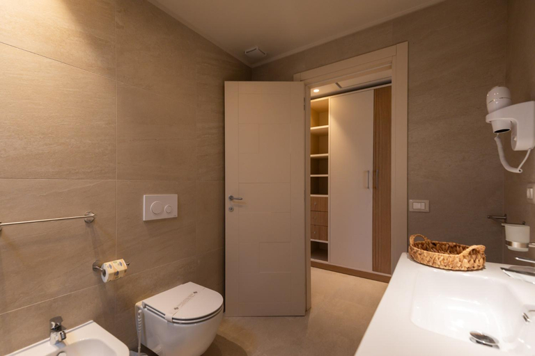 Bathroom 11