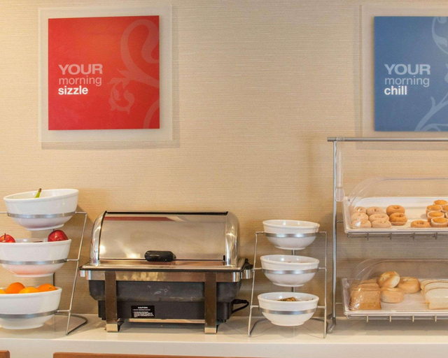 Food & Drinks 5, Comfort Inn Mayfield Heights Cleveland, Cuyahoga