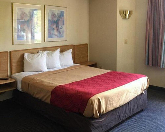 Bedroom 3, Econo Lodge London Area, Laurel