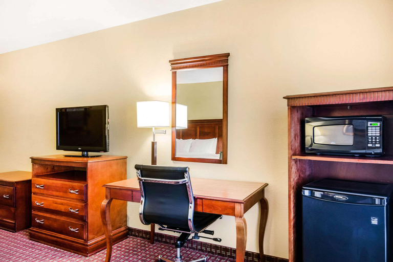 Bedroom 4, Quality Inn & Suites South Carthage, Jasper