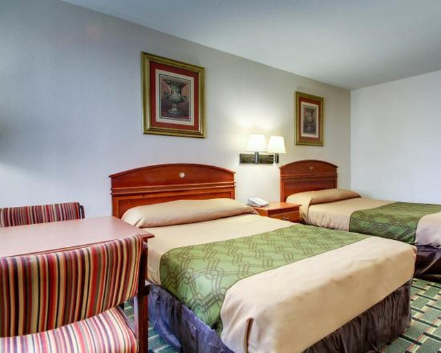 Bedroom 4, Econo Lodge Meridian, Lauderdale