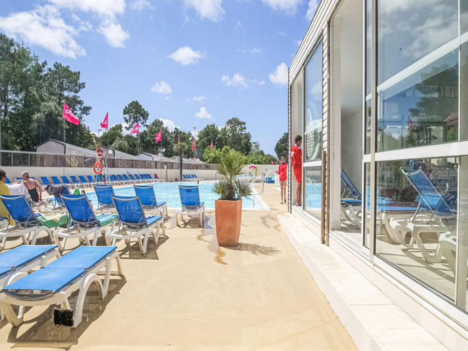 Sport & Beauty 2, Mobile Home in Saint-Jean near Beach Pool, Vendée