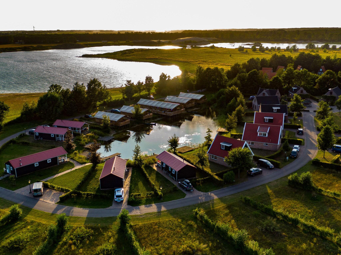 Others 4, Glamping with Veranda Over Water, Noordoostpolder