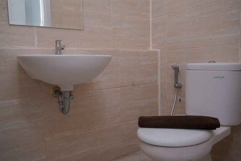 Bathroom 3, Cozy Studio Apartment Springwood Residence Tangerang, Tangerang