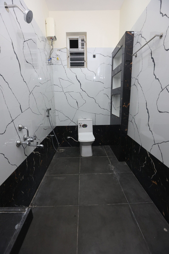 Bathroom 3, MM Beach House, Kancheepuram