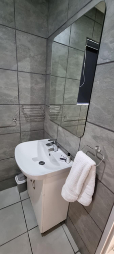 Bathroom 5, Bains Game Lodge, Mangaung