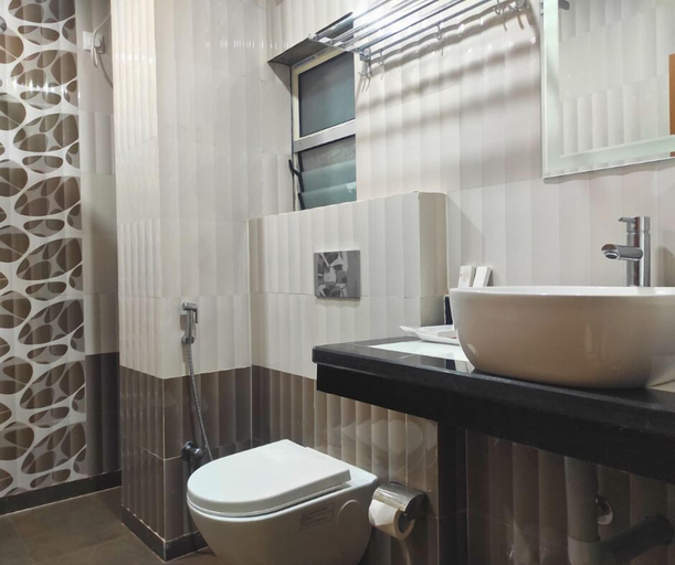 Bathroom, Hotel Kingdom Palace, Jorhat