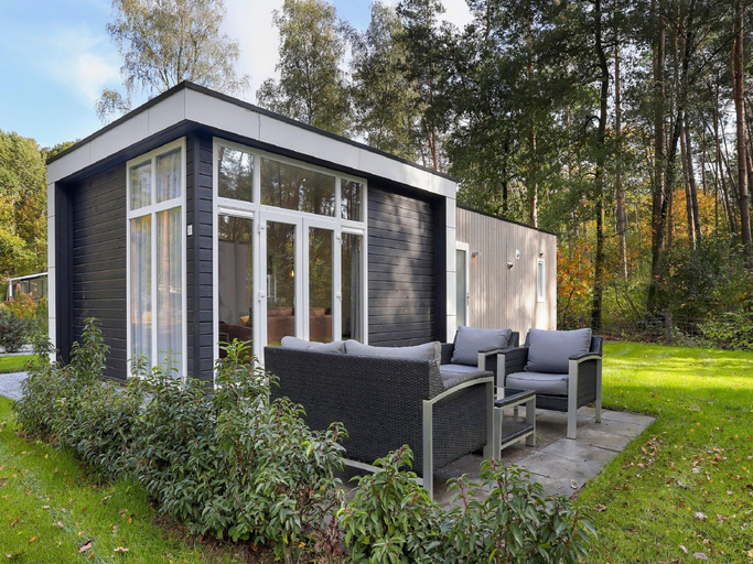 Others 5, Chalet by Forest Edge with Modern Design, Hof van Twente